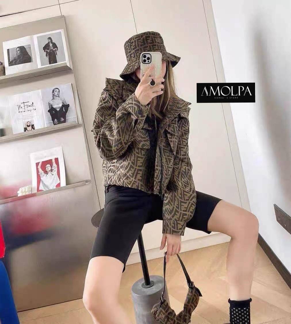 พร้อมส่ง !!! MUST HAVE！JACKET HOODIE FENDI AROMA เนื้อดี มี Texture มากกกๆๆค๊า Colletion 2021 ผ้าดีมาก เย็นมากๆ ห้ามพลาดเลยน๊า สวยสุดๆ