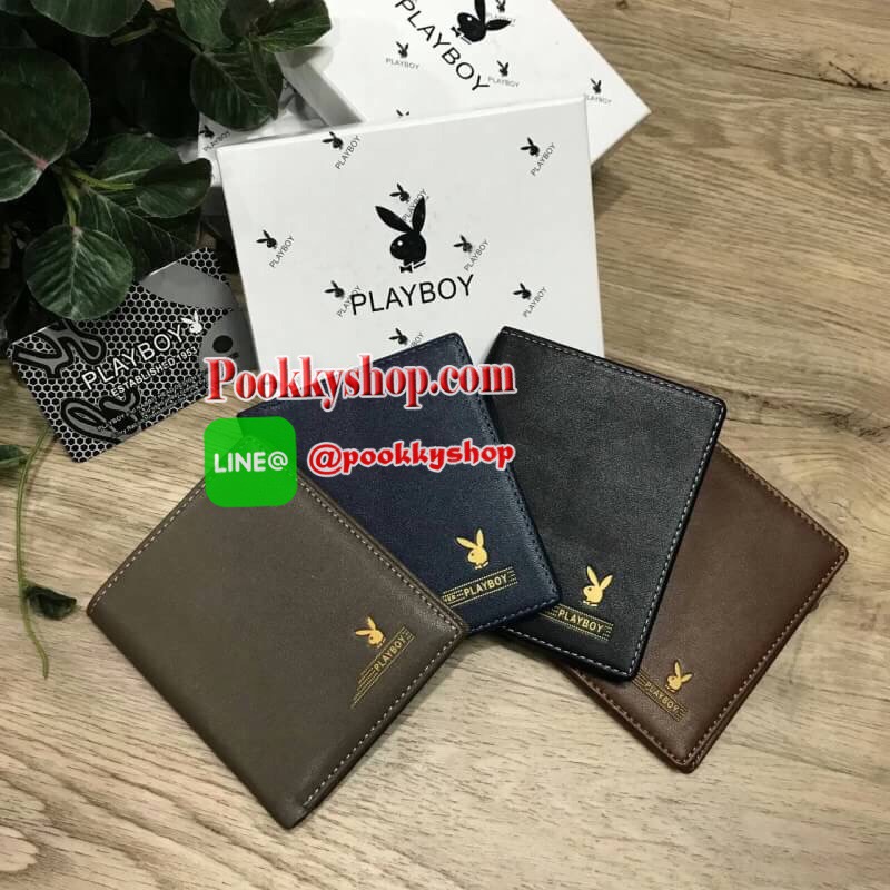พร้อมส่ง4สี Must Have! PLAYBOY SHORT WALLET กระเป๋าสตางค์สั้นพับ2ตอน Limited Edition จาก Playboy วัสดุหนังแกะสังเคราะห์แบบนิ่ม ด้านหน้าและด้านในปั้มโลโก้แบรนด์ ขนาดกำลังดีไม่หนาพกพาสะดวกค่ะ ภายในมีทั้งช่องใส่รูป ใส่บัตร ช่องใส่ธนบัตร ซับในลาย Playboy ล๊อต
