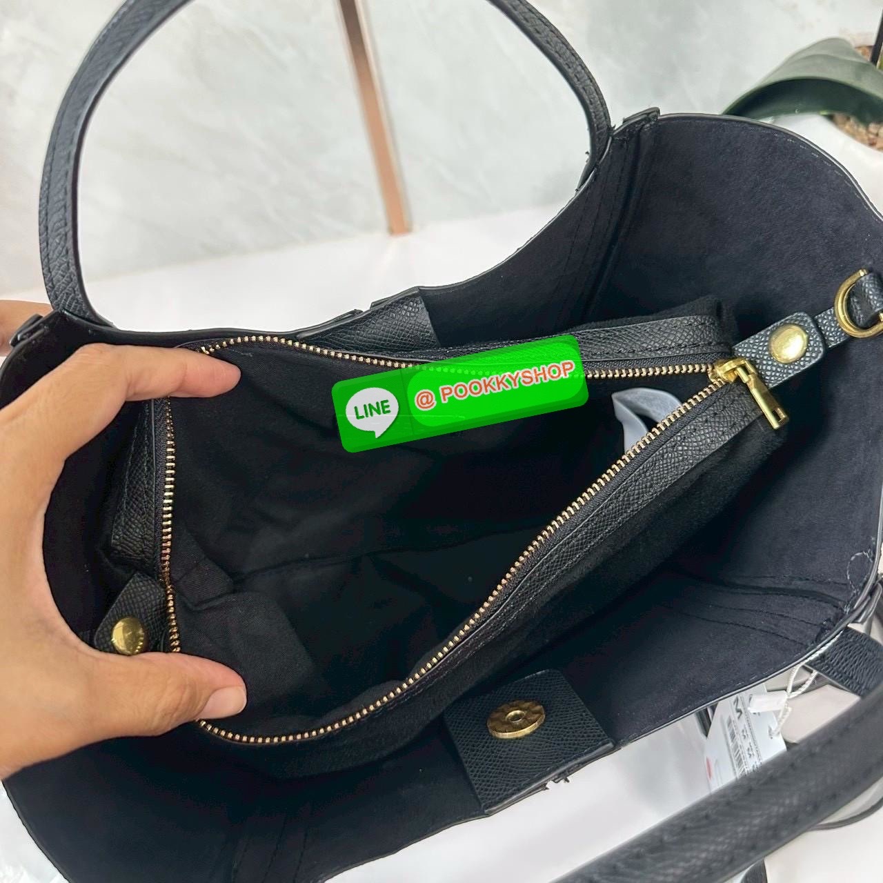 ZARA MINI CITY BAG WITH TOPSTITCHING กระเป๋าถือ /สะพายข้างยกระดับลุคของคุณด้วยกระเป๋ามินิซิตี้ดีไซน์โมเดิร์น โดดเด่นให้กับทุกสไตล์การแต่งตัว