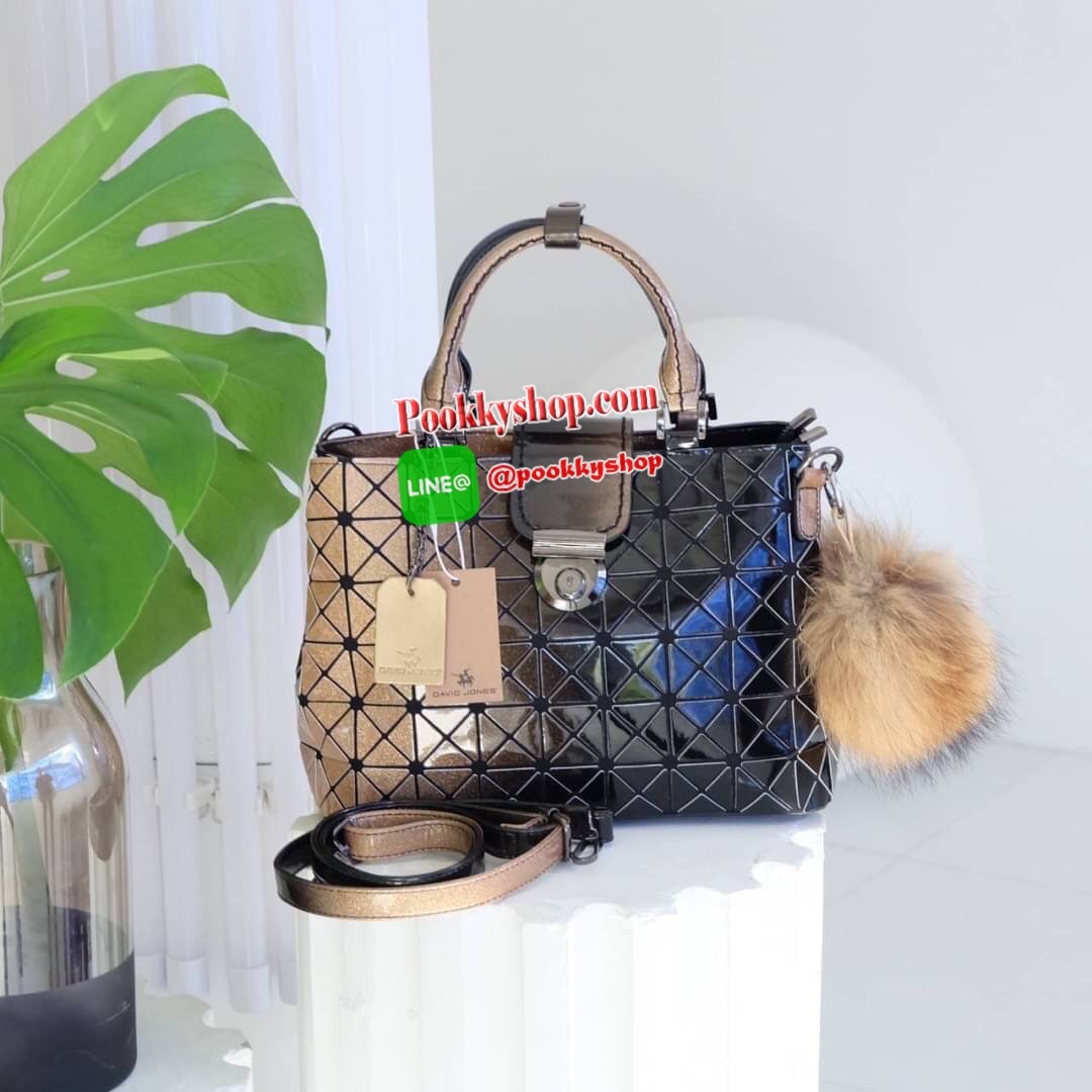 รุ่นขายดีทรงสวย หายากมาเพิ่มแล้วค่ะ!! Mix shade colors !! Tone Black xPeach Limited พิเศษที่ สวยไม่ซ้ำใคร แถมยังลาย หายาก ทรง Handbag น่ารักมาก ค่า ( เนื่องจากสีเฟด ดังนั้นแต่ละใบลายสีอาจจะมีความแตกต่างกัน ) แต่ยังคงสวย แน่นอนค่า ฟรี พวงกุญแจปอมๆ มูลค่า 4