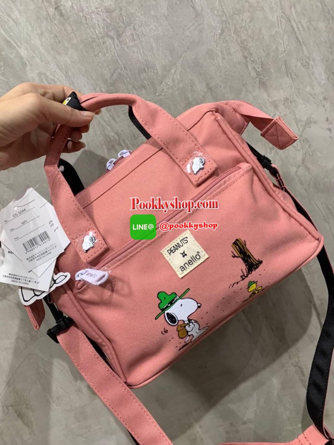Anello X Peanuts 2 ways Boston regular size(Os-S044) ได้ Collaboration หรือเป็นการร่วมงานกับตัวการ์ตูนสุดคลาสสิคอย่าง Peanuts มานำเสนอโดยเอาคาแลคเตอร์ ในการใช้ชีวิตประจำวัน ที่เหมาะสม มาวางบนตัวกระเป๋า กระเป๋า anello (อเนลโล่) กระเป๋าเป้แบรนด์ของญี่ปุ่น ท