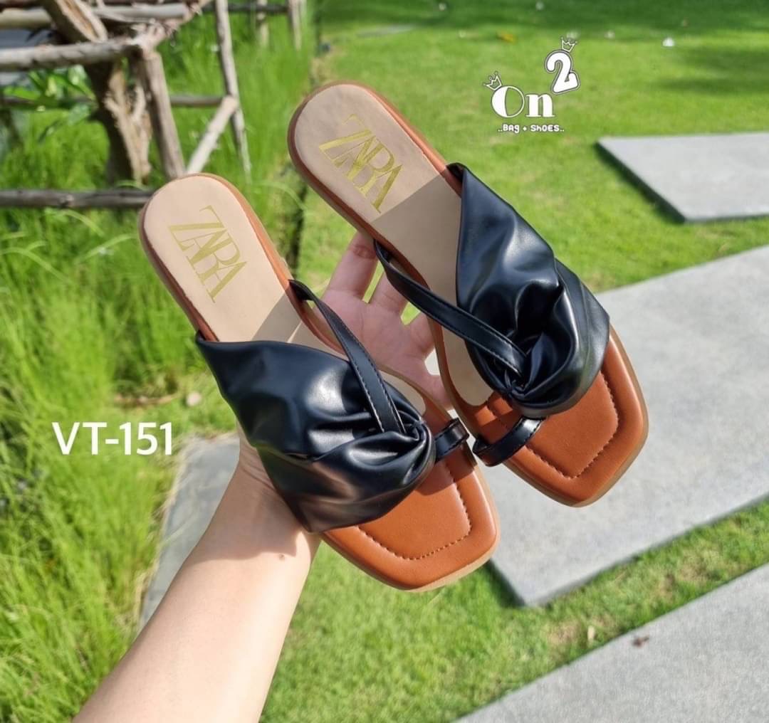 New in🦋🦋รองเท้าแตะ Zara แบบสวมนิ้วโป้งดีไซสน์หนังด้านข้างสวยเก๋มากๆค่ะ งานหนังPU เย็บอย่างดีพื้นเสริมนิ่ม ทนทานใส่สบายใส่ออกมาสวยค่ะ