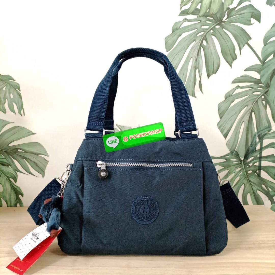 KIPLING ELISE HANDBAG กระเป๋าถือและสะพายไหล่ ขนาดกำลังพอดี จุของได้มาก มีหูจับสองสาย ถือสะดวก น้ำหนักเบา มีช่องซิป ด้านหน้า ช่อง กระเป๋าหลักเปิด-ปิดด้วยซิป มี3 ช่องว่างใส่ของได้จุมากๆ ใส่มือถือได้ กระเป๋าสตางค์ใบยาว และ เครื่องสำอางค์ได้หลายชิ้นเลยค่ะ เก็