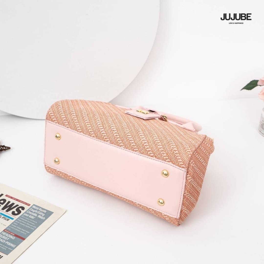 กระเป๋าสะพายข้างผู้หญิง แบรนด์ jujube ใบใหญ่ งานมี 3 ช่อง จุของได้เยอะมาก