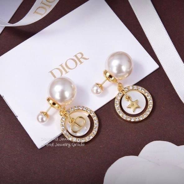 Super Hi-End Quality !!!!! ((เกรด 1:1 ดีที่สุดในท้องตลาด แสตมครบค่ะ)) Dior Tribales Earrings คอลเลคชั่นใหม่ล่าสุดเลยคร่า งาน 1:1 เหมือนในช็อปเป๊ะๆ ต่างหูดิออรุ่นใหม่ ล่าสุดชนช็อป ดีไซน์สวยมากๆค่ะ ประดับอะไหล่ทองเงาอย่างดี งานสวยไร้ที่ติดนะคะ สาวกดิออต้องไ