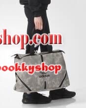 New !! ADIDAS HAND BAG กระเป๋าถือทรงสปอร์ต วัสดุหนังกลับ หนังนิ่ม น้ำหนักเบา น่าใช้มากๆค่ะ ด้านหน้าสกรีนส์โลโก้แบรนด์ เปิดปิดกระเป๋าแบบซิป ภายในโล่ง กว้าง สามารถใส่ของหรือสัมภาระได้จุมากค่ะ บอกเลย! มีช่องซิปหนึ่งช่องนะคะ หูหิ้วสูง สาวๆ สามารถสะพายไหล่ได้ค