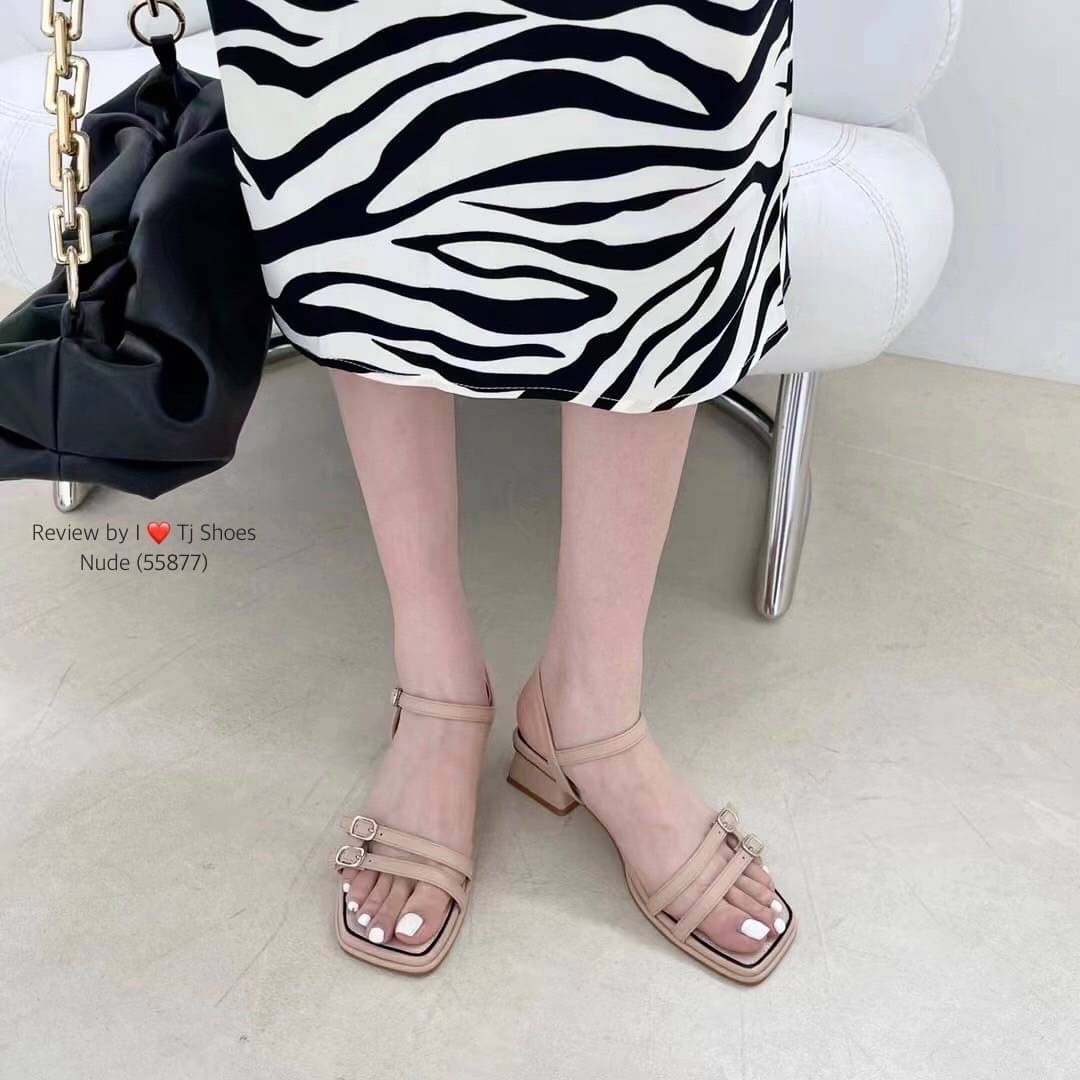 พร้อมส่งรองเท้ารัดส้นนำเข้าที่สวยเกร๋ขายดีสุดๆ หนังรุ่นนี้นิ่มมาก เรียบหรูดูดี สายสามารถปรับให้กระชับเท้าได้ แมทกับชุดอะไรก้ดูแพงมาก เป็นแบบที่ใส่ได้เรื่อย ๆ ของจริงงานดีมากสวยมาก ตรงปกแน่นอน เพราะรูปถ่ายจากสินค้าจริง เป็นรุ่นที่แนะนำ รีบสั่งด่วนๆเลยจร้า