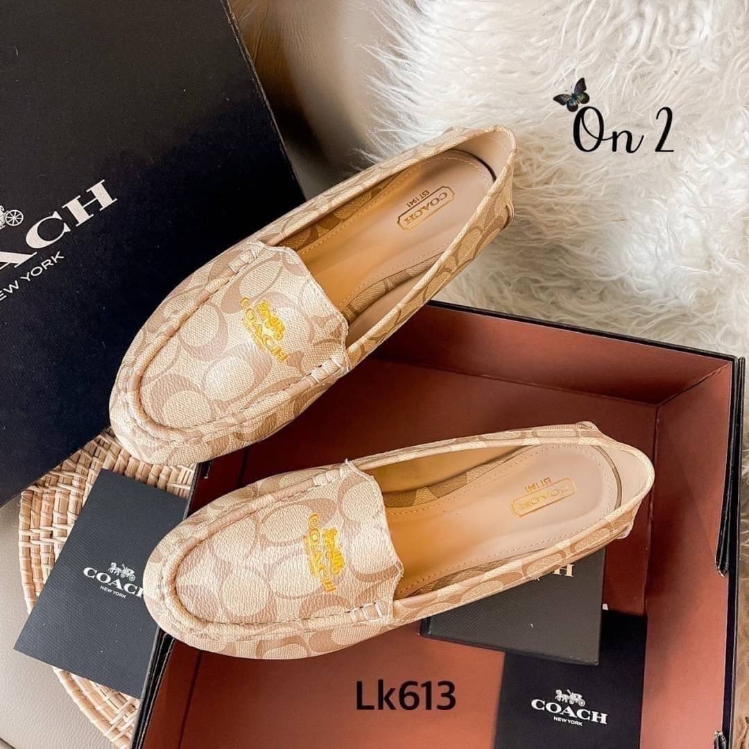 Coach loafer แบบใหม่ พร้อมส่งค่าเข้าน้อยมากๆ คัชชู loafer เย็บหัว ทรงนี้ ขายดีมากค่ะ หน้าปัก โลโก้ พื้น ปั้มแบรนด์งานดีทรงสวยเย็บหลังใส่แบบเหยียบส้นได้น้า