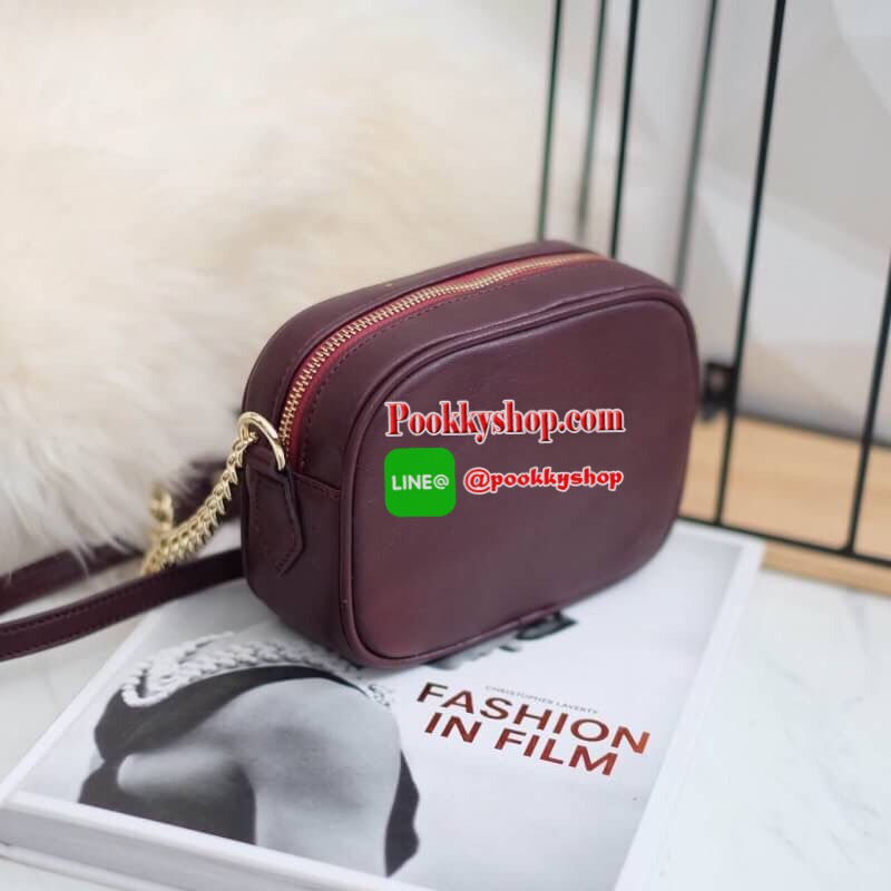 New arrival! KEEP ABox กระเป๋าทรงกล่อง น่ารักๆ หนังแกะสังเคราะห์ นิ่มๆ ปักลายตาราง สุด Classic ขนาดกำลังน่ารัก สะพายข้างหรือพาดลำตัว ก้อสวยค่า สายยาว เป็นหนังตัดด้วยโซ่ทอง ปรับระดับได้ ภายในมีช่องแบ่งเก็บของได้เป็นสัดส่วน ใบนี้ complete กับ Look ไหนก้อสวย