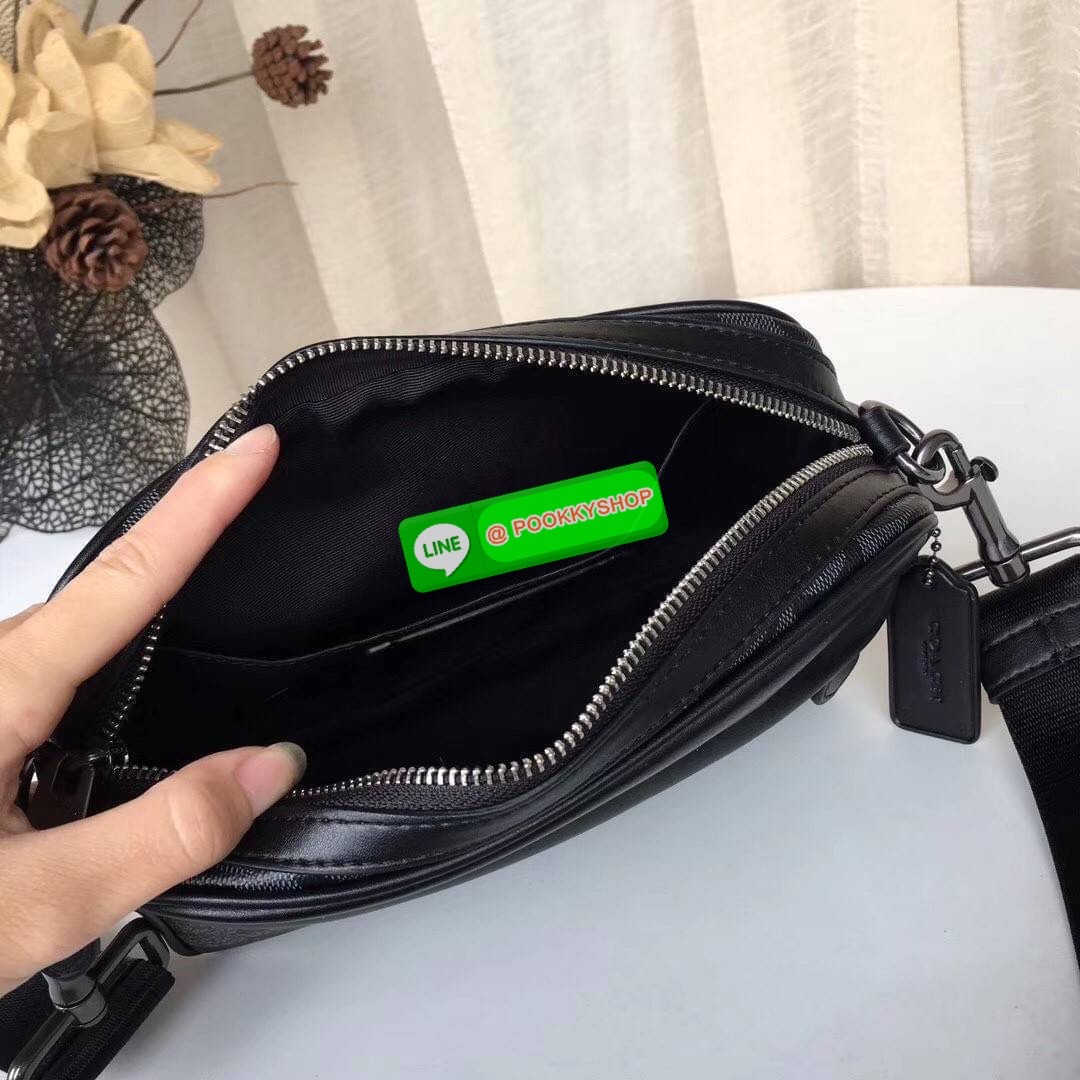 Brand : Coach Graham Crossbody Detail : กระเป๋าสะพาย crossbody ทรงเหลี่ยมชาย ใหม่ล่าสุด ภายในกว้างและ มีช่องว่างหนึ่งช่องใหญ่ ใส่ของได้จำนวนมาก สายสะพายปรับระดับได้ ถือไปทำงานก็เรียบหรู หรือจะสะพายในวันชิวๆ ก็ได้ ซื้อเป็นของขวัญให้แฟน หรือคนในครอบครัวได้เ
