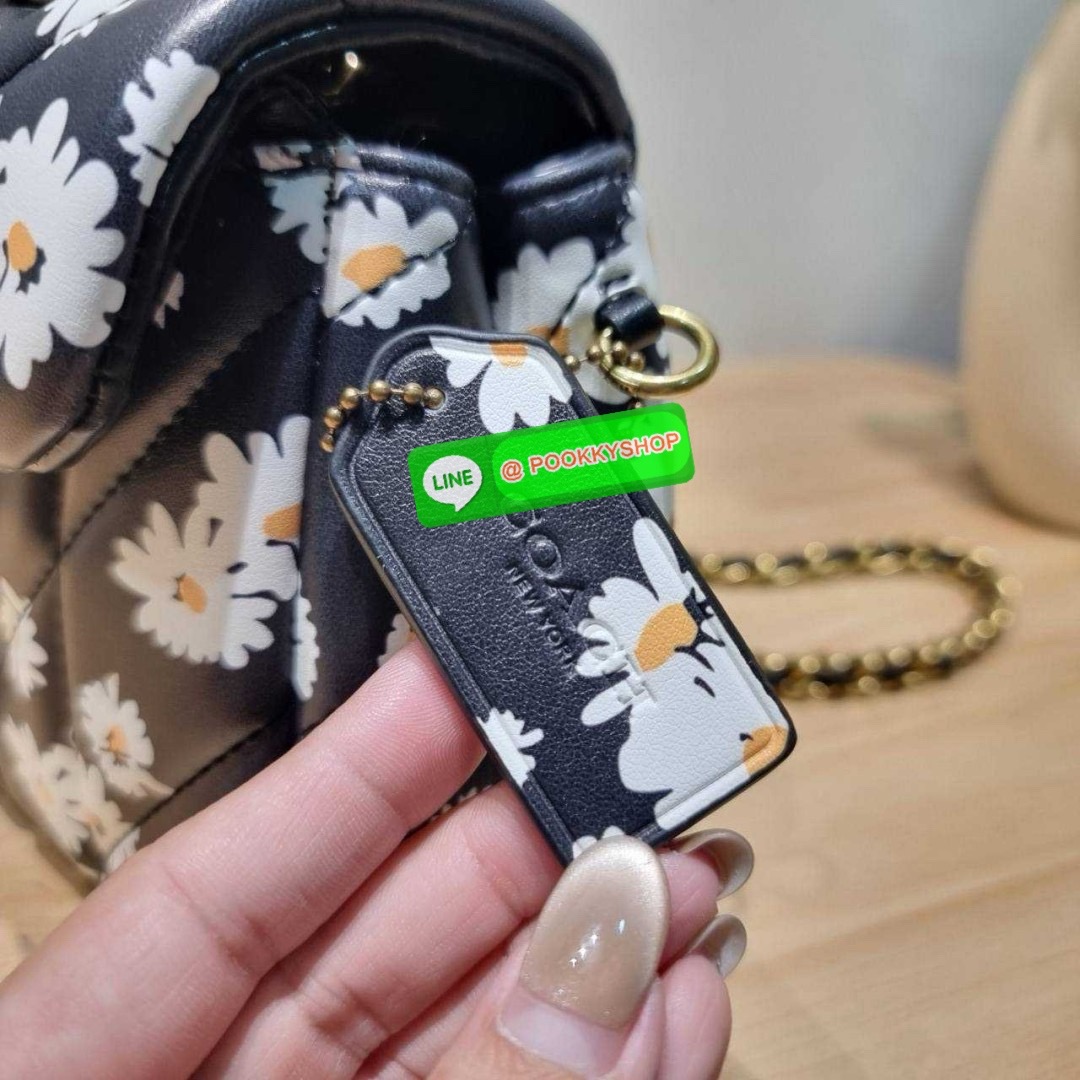 COACH CR705 TABBY SHOULDER BAG 26 WITH QUILTING AND FLORAL PRINT 🔆 Details ไอเท็มใหม่ สวยเกินเรื่องไปมาก! ดีไซน์ลวดลายดอกไม้สดใสตัดกับโทนสีคลาสสิคได้อย่างลงตัว