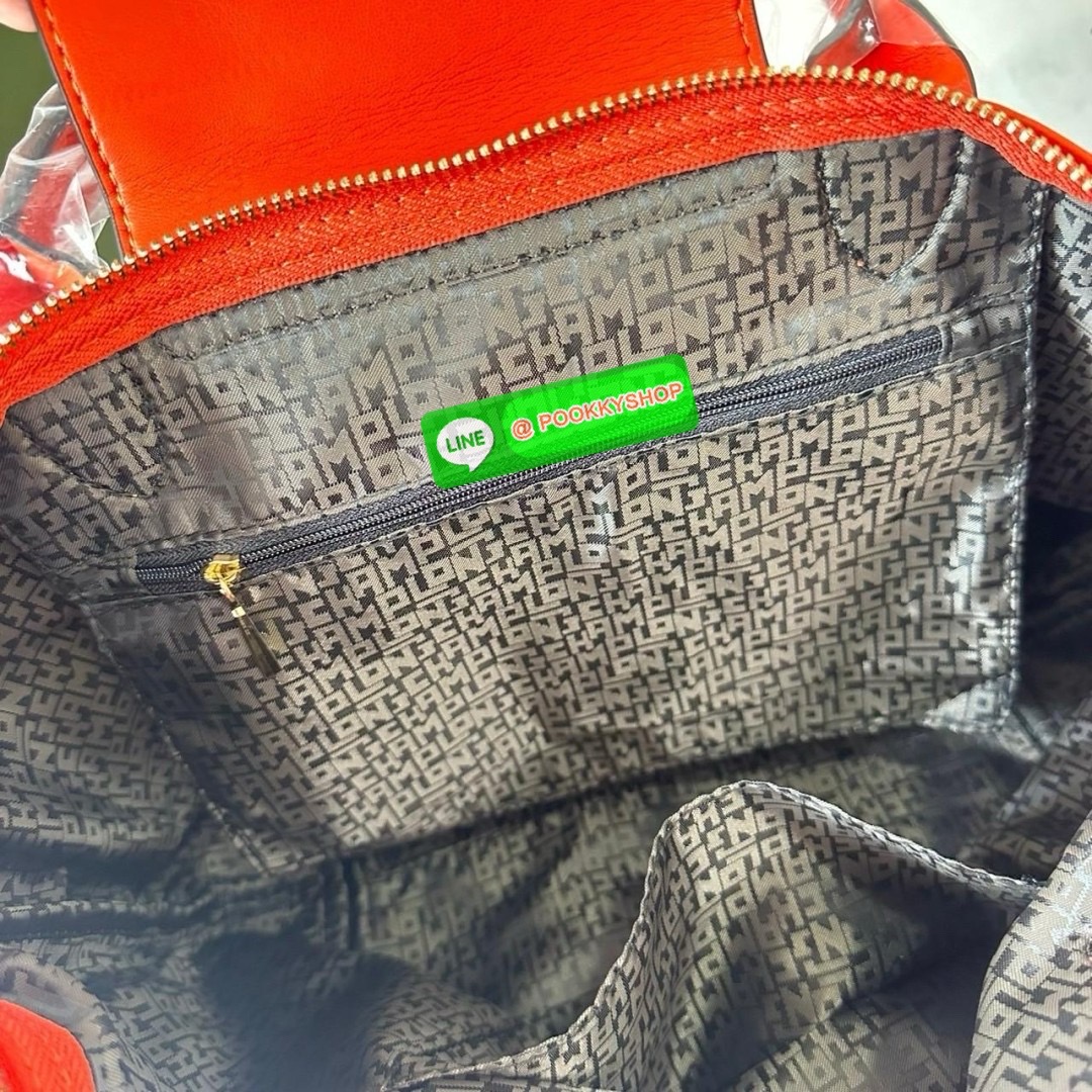 LONGCHAMP Le Pliage Xtra L Leather Handbag 🔖กระเป๋าสะพายคอสบอดี้ รุ่นใหม่โด่ดเด่นลูกเล่นของลูกปัดห้อยสีสันสดใส ทำให้กระเป๋าดูมีลูกเล่นมากขึ้น 🔖วัสดุ : หนังวัวทั้งใบนิ่มน่าสัมผัส 🔖เปิด-ปิดแบบกระดุมแป็ก มีซิปปิดปากกระเป๋าอีกชั้น ป้อง