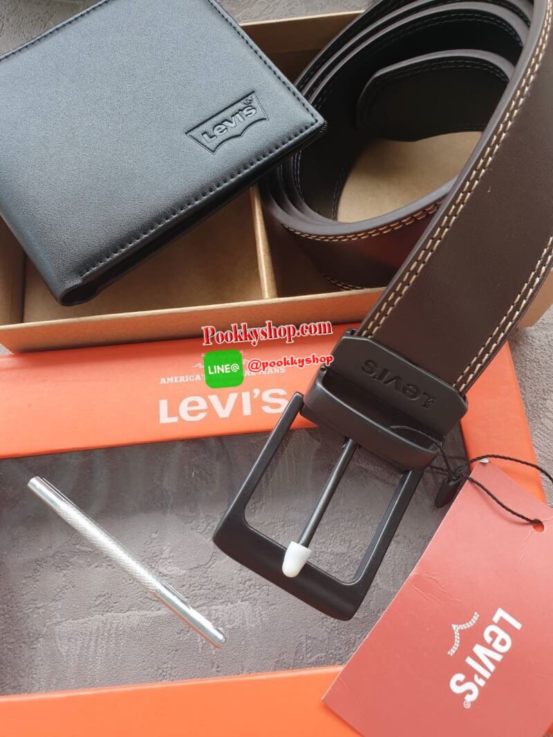 NEW ARRIVAL!! LEVI’S REAL LEATHER BELT & WALLET VALUE PACK ซื้อ1ได้ถึง2ใบ! เซทสุดคุ้ม! ได้ทั้งกระเป๋าสตางค์พับสองตอนและเข็มขัด วัสดุหนังวัวแท้ กระเป๋าสตางค์ปั้มโลโก้ด้านหน้า ภายในมีช่องใส่บัตร ช่องใส่ธนบัตร 2 ช่อง แยกเป็นสัดส่วน เข็มขัดด้านหนึ่งสีดำอีกด้า