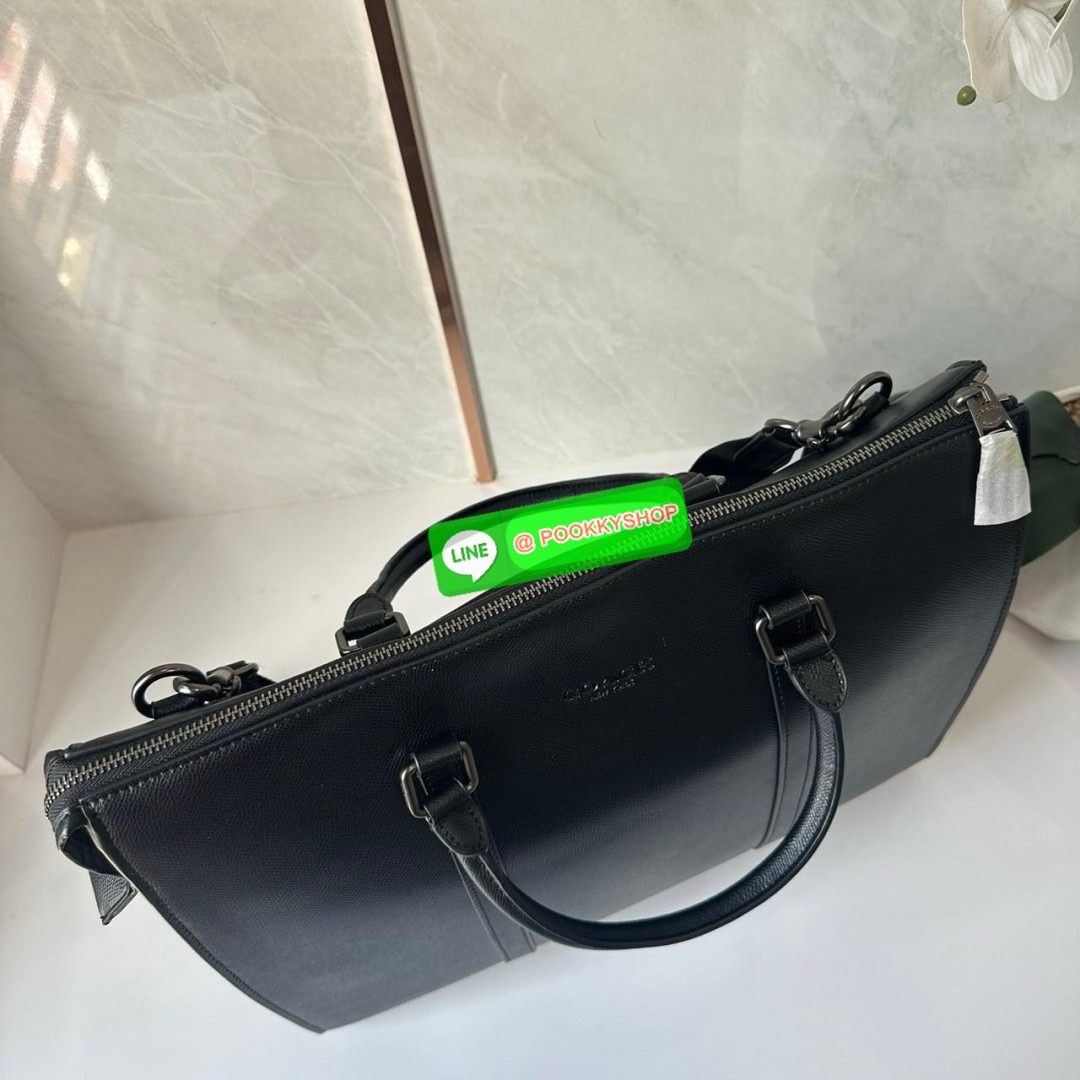 COACH GRAHAM ZIP BRIEF (CE439) 🔖กระเป๋าใส่โน๊ตบุ๊คใส่เอกสารใบใหญ่ 🔖วัสดุ:หนังแท้ทั้งใบ 🔖เปิดปิดด้วยซิป ภายในกว้าง มีช่องย่อยใส่ของจุกจิก ช่องใส่บัตร ใส่เอกสารและของสำคัญได้เยอะ 🔖สายสะพายสามารถถอดออกและปรับระดับได้คะ