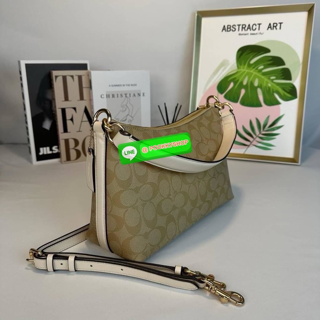 กระเป๋าสะพาย LEWIS IN SIGNATURE CANVAS ( COACH F85696) กระเป๋าหนังลาย C ผ้าใบเคลือบซิกเนเจอร์ พร้อมรายละเอียด หนัง เรียบ] ภายในกระเป๋ามัลติฟังก์ชั่น ปิดด้วยซิป ซับในผ้า