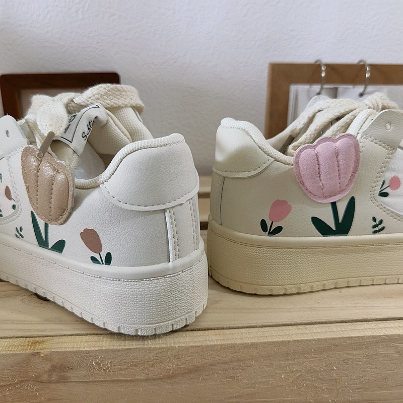 พร้อมส่งคะ รองเท้าผ้าใบ สไตล์เกาหลีมาใหม่ สวยยืน1 🥇มาแล้วจ้า ทรงสวยอย่างดี งานเกร๋เรียบหรูดูแพง ตัวนี้ห้ามพลาด ใส่สบายจะแมตช์กับกางเกง👖หรือกระโปรง👗ก็ได้ค่ะ แม่ค้าคอนเฟริม ห้ามพลาดเลยจ้าตัวนี้แนะนำ อย่าช้ารีบเลย