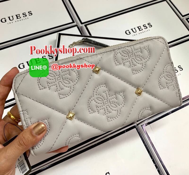 New!! GUESS LONGWALLET BAG กระเป๋าสตางค์ใบยาว หนังเรียบ นิ่มมากๆค่ะ ด้านหน้าออกแบบลายแบรนด์ตัว G ได้สวยทีเดียว พร้อมติดอะไหล่ทองเพิ่มเข้ามา เปิดปิดกระเป๋าแบบซิปรอบ ภายในช่องเยอะมากค่ะ สามารถใส่ iphone xs max ได้ แบ่งช่องใส่ธนบัตร ช่องเสียบบัตรเป็นสัดส่วน
