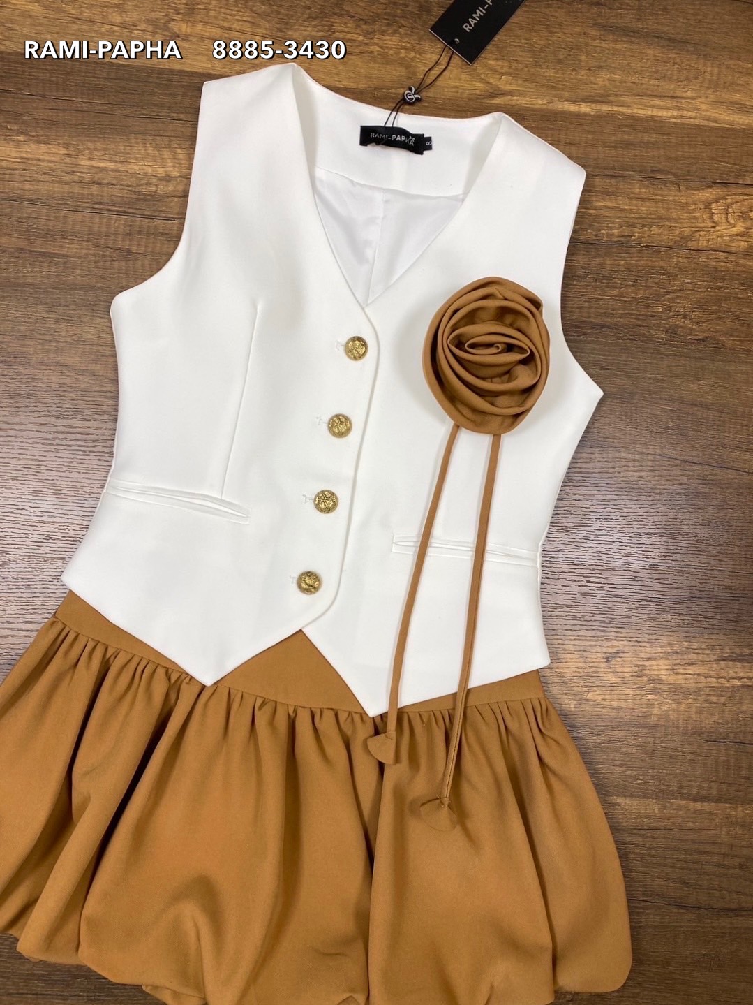ชุดเซทแฟชั่น ชุดเซต3ชิ้น เสื้อสีขาวกระดุมหน้าสีทองสวยหรูโดดเด่น