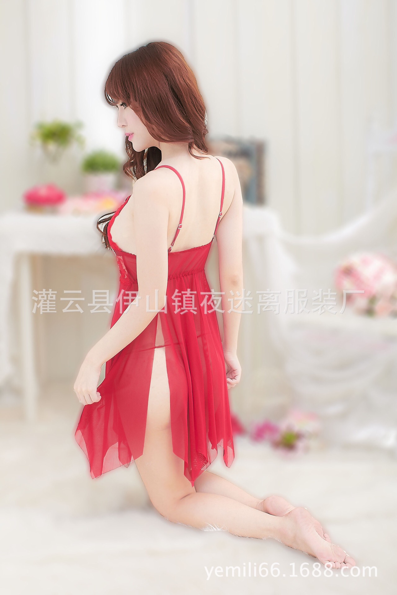 ชุดนอนเซ็กซี่ ซีทรู แต่งลูกไม้ปัก สีแดง แต่งแหวกด้านล่าง สวยเซ็กซี่มากๆคะ เนื้อผ้าทิ้งตัว งานปักเกรดพรีเมี่ยมคะ