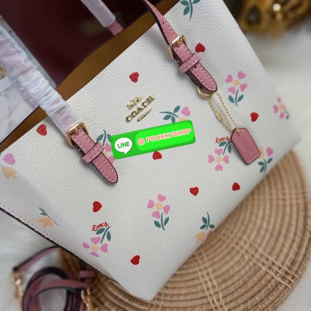 NEW IN!! น่ารัก วางไม่ลงอีกแล้ว COACH MOLLIE TOTE 25 (COACH C4084) กระเป๋าถือ สะพาย รุ่นฮิต ปริ้นลายดอกหัวใจมินิ ขนาดเหมาะมือ มีสายสะพายยาว ถอดและปรับระดับได้ วัสดุหนัง crossgrain ขึ้นทรงสวย ด้านในโล้ง มีช่องซิปตรงกลางแยก **🔸️รุ่นนี้ใครถือก็สวย ใช