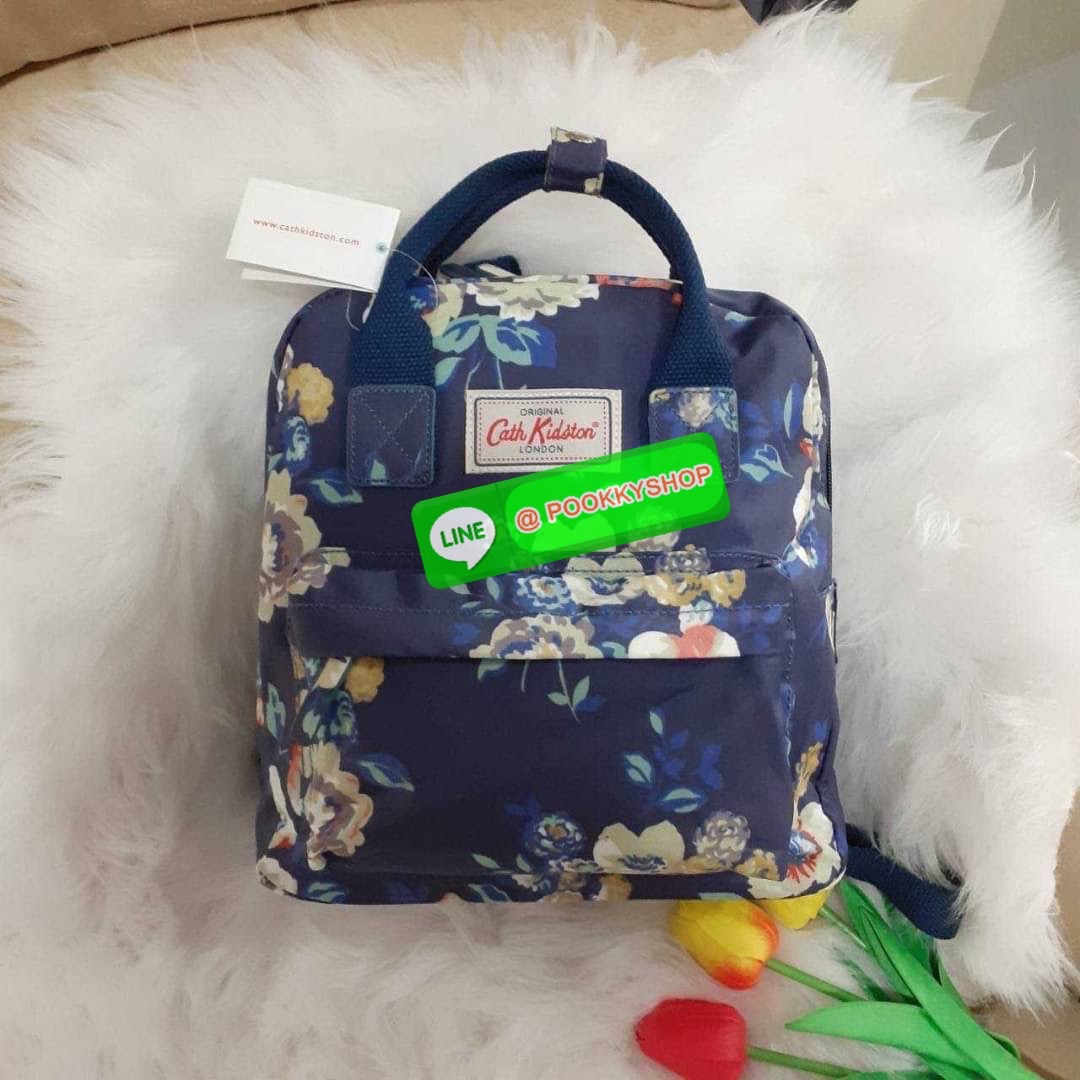 Best Seller !! Cath Kidston Multi Strap Backpack กระเป๋าสะพายเป้รุ่นมินิ แบรนด์ดังสไตล์วินเทจสุดฮิต วัสดุ Canvas เคลือบกันน้ำสามารถเช็ดทำความสะอาดได้ เปิดปิดด้วยซิปสะดวกใช้ ด้านหน้าประดับโลโก้แบรนด์ พร้อมช่องซิปด้านนอกใส่กระเป๋าสตางค์ มือถือได้ ด้านในมีช่