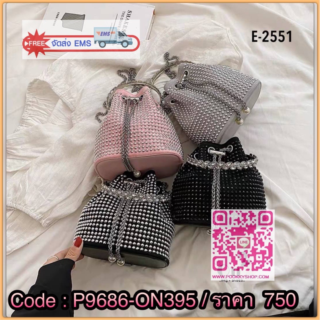 New arrivals 👜👜กระเป๋าแฟชั่นมาใหม่ ทรงขนมจีบ เปิดปิดแบบหูรูด วิ้งๆ น่าใช้มากค่ะสายสะพายโซ่แบบ Cross body จับจองกันเลยคร่าสาวๆไม่มีไม่ได้แล้ว สวยทุกสีคร่า