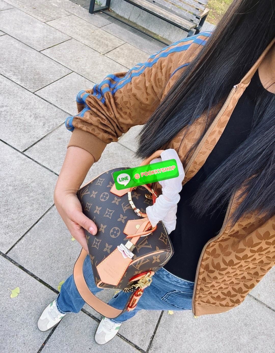 จำนวนจำกัด ไม่ทันราคานี้คือพลาดมากๆค่าสาวๆ ได้รุ่นนี้ไปไม่ผิดหวังค่าสาวๆ น้องมาพร้อมAccessories brand จัดเต็มในใบสวยมากๆ! #หมดรอบนี้ไม่เจ้าแล้วจ้าา LOUIS VUITTON SPEEDY 20 WITH CHARM (Limited Edition vip duty free ตปท.) 🔖พร้อมส่ง! ใบน้องขนาดกลาง ห