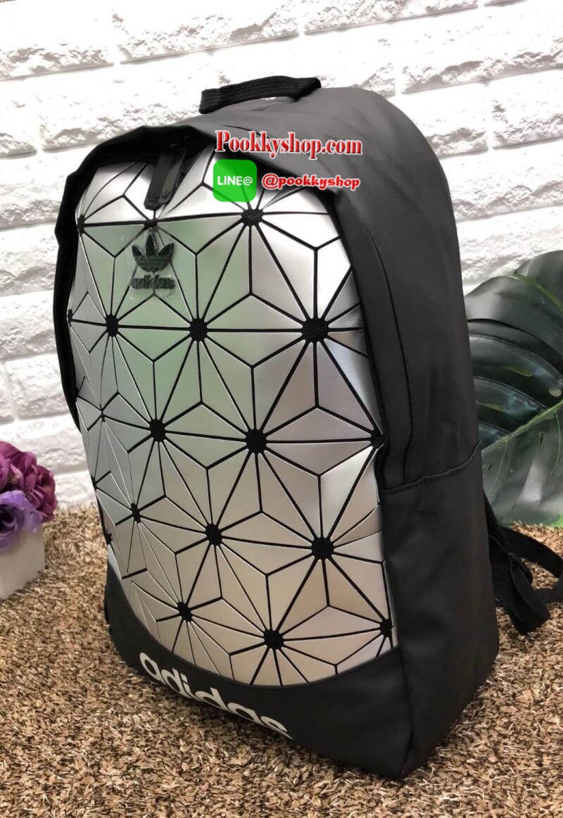 New arrival ! Adidas original 3D backpack พร้อมส่งค่ะ!! กระเป๋าสะพายหลัง รุ่นนี้ใช้ได้ทั้งชายหญิง วัสดุเนื้อ matte สุดฮิต น้ำหนักเบาค่ะ ด้านหน้ามีโลโก้แบรนด์ เปิดปิดกระเป๋าแบบซิปคู่ ภายในโล่ง กว้าง ใส่ของจุมากๆค่ะ มีช่องซิปและช่องเล็กให้ใส่ของจุกจิกค่ะ สา