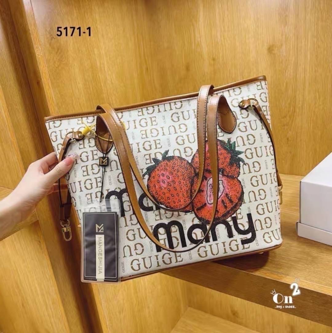 NEW-IN 🤎 Tote bag ทรงนี้จุได้เยอะมากๆค่า ใส่ I Pedได้นะคะ มาใหม่ ลายโมโนแกรมสวยหรู ดูแพงค่ะ👏🏻✨แนะนำสุดๆค้า จุได้เยอะ