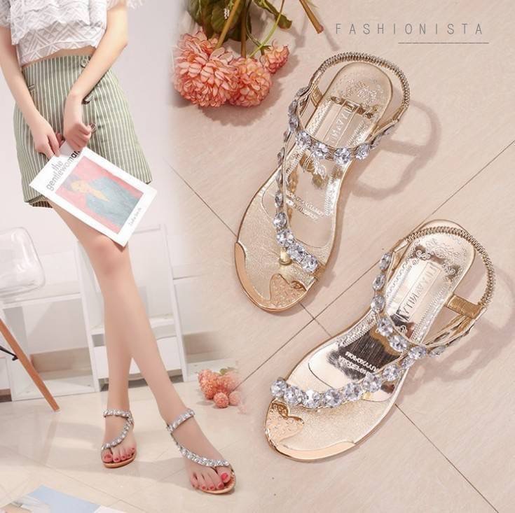 สินค้ามาเพิ่มพร้อมส่งค่ะ!! รองเท้าแม็กซี่รัดส้นสไตล์ลำลอง สโลปหน้าพื้น 3 c.m. ประดับเพชรเม็ดโตงานปักแน่นๆ ตัวรองเท้าทำจากหนัง pu เนื้อหนาโทนสีขับผิวดูวิ๊งวับมีออร่ามากจ้า พื้นรองเท้าเป็นยางเดินไม่ลื่น หัวรองเท้าแต่งอะไหล่โลหะลายฉลุสวยโดดเด่นสะกดสายตาสุดๆไ