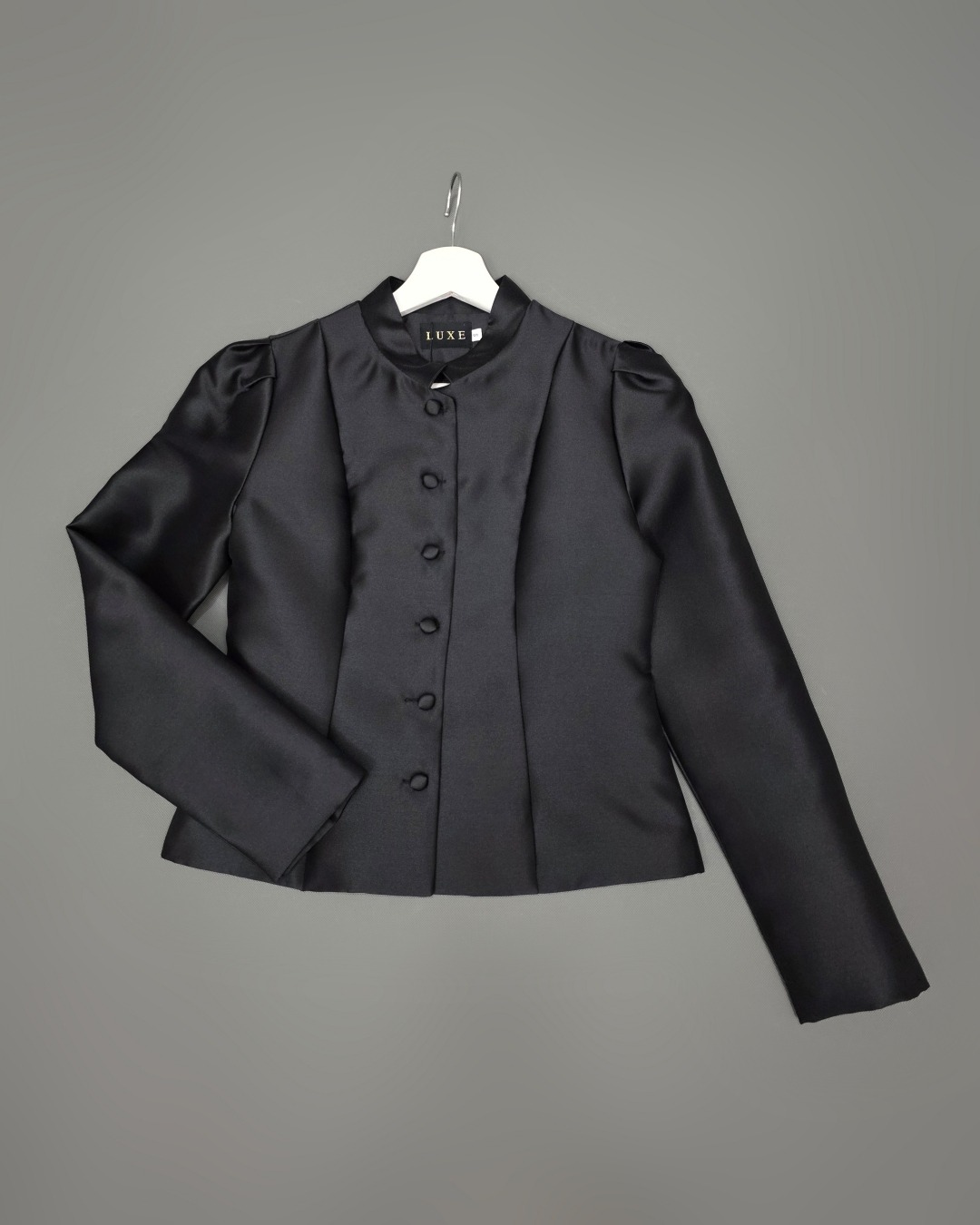 ชุดเซทแฟชั่น เซ็ทเสื้อเข้ารูปผ่าหน้าแขนยาวทรงกระบอก จับคู่กระโปรงป้ายยาวทรงสอบ