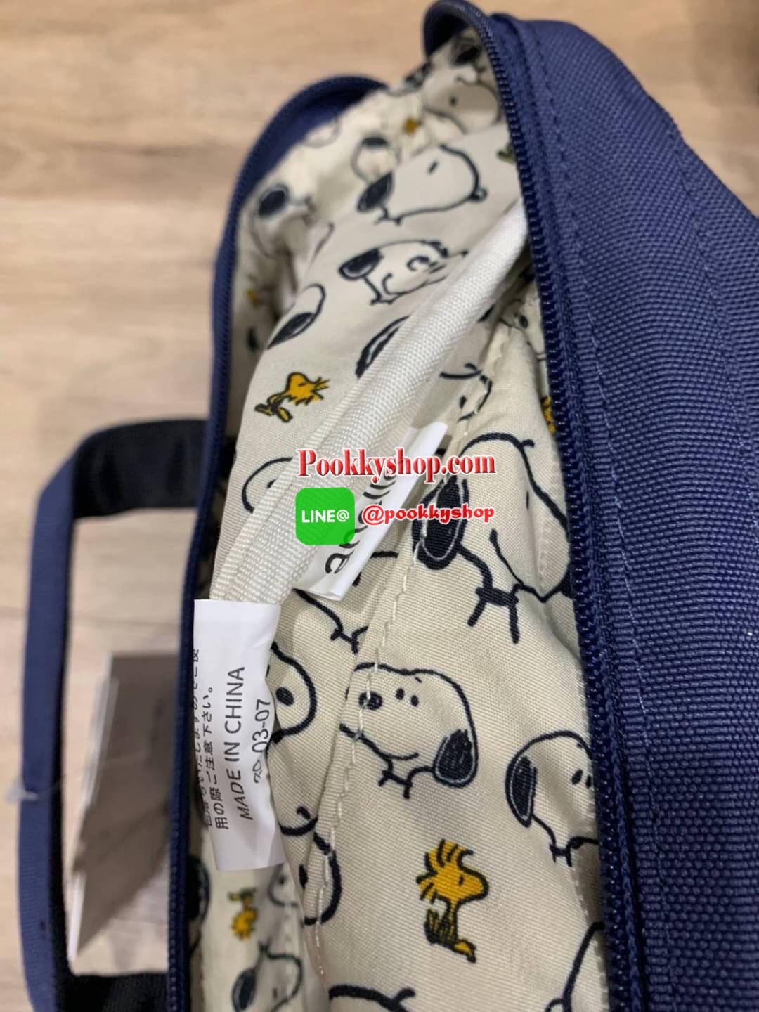 Anello X Peanuts 2 ways Boston regular size(Os-S044) ได้ Collaboration หรือเป็นการร่วมงานกับตัวการ์ตูนสุดคลาสสิคอย่าง Peanuts มานำเสนอโดยเอาคาแลคเตอร์ ในการใช้ชีวิตประจำวัน ที่เหมาะสม มาวางบนตัวกระเป๋า กระเป๋า anello (อเนลโล่) กระเป๋าเป้แบรนด์ของญี่ปุ่น ท