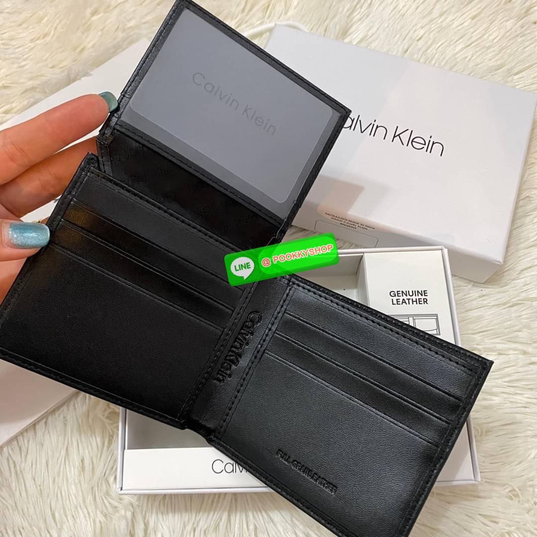 Calvin Klein Bifold Leather Short Wallet กระเป๋าสตางค์ใบสั้น และ ที่ใส่บัตรย่อยแบบเป็นสัดส่วน หนังดี นุ่มมือ รูปลักษณ์เรียบหรูแต่เท่ห์ตามแบบฉบับของแบรนด์Set นี้มาเท่าไรก็หมดคะ รีบจับจองนะคะ มาพร้อมถุงกระดาษแบรนด์และกล่องจ้า สุดคุ้มมอบให้เป็นของขวัญหรือใช้