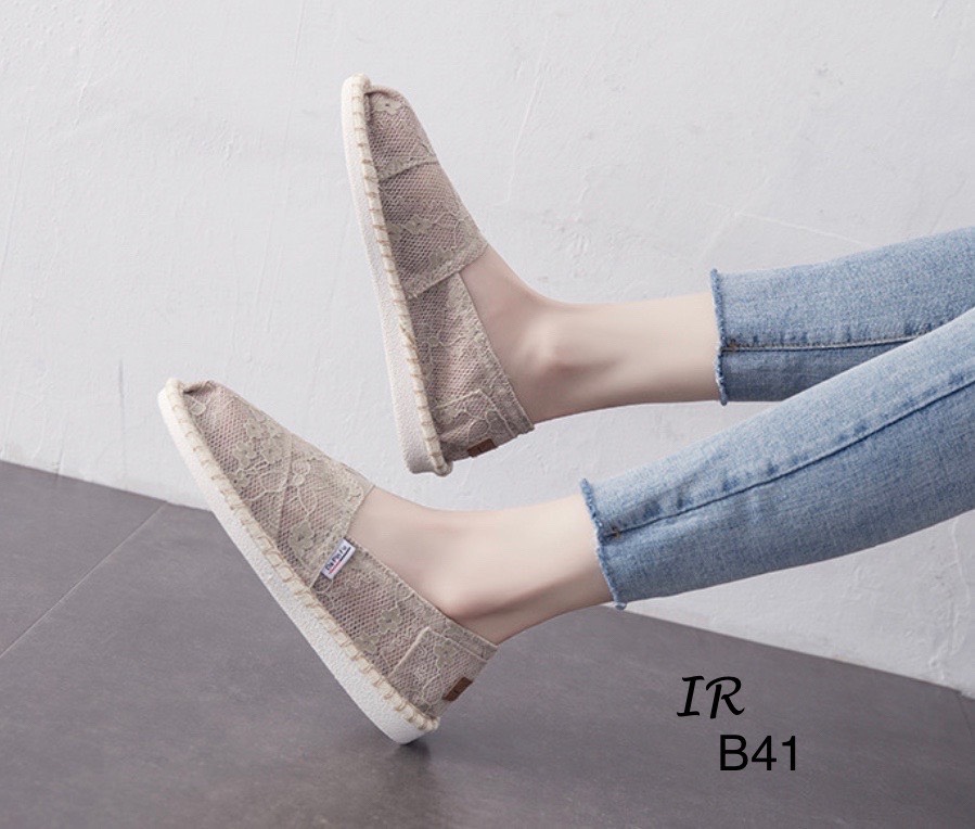 แบบขายดี!!! พร้อมส่ง สินค้านำเข้า เสริมความเก๋ให้ลุคส์ขอบคุณ ด้วยผ้าใบลูกไม้นิ่มลายดอกให้ลุคมอนิมอลสุดชิค พื้นเชือกปอนวมนิ่ม ส้นกันลื่น สายคาเฟ่จ้องจัดเลยนะคะ รุ่นนี้ดีงามจ้า