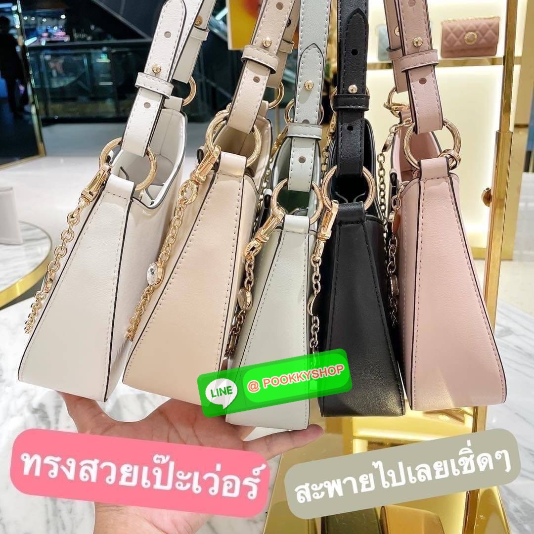 Lyn งานแท้💯 outlet ถูกกว่าช้อปจ้าสะพายข้าง คอลเล็คชั่นใหม่ สวยหรูดูแพง งานขนาดกำลังพอดี สายสะพายสั้นโซ่ถอดได้ ด้านในป้ายเเทคLyn สีทอง ถือวันชิลๆน่ารักนร้า