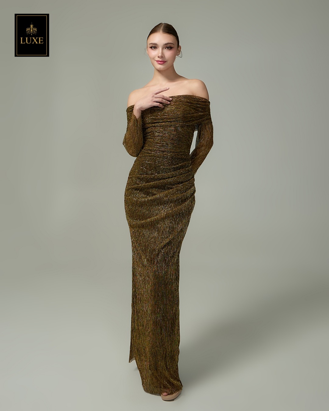 แม็กซี่เดรสเสื้อแขนยาวเปิดไหล่ กระโปรงยาว