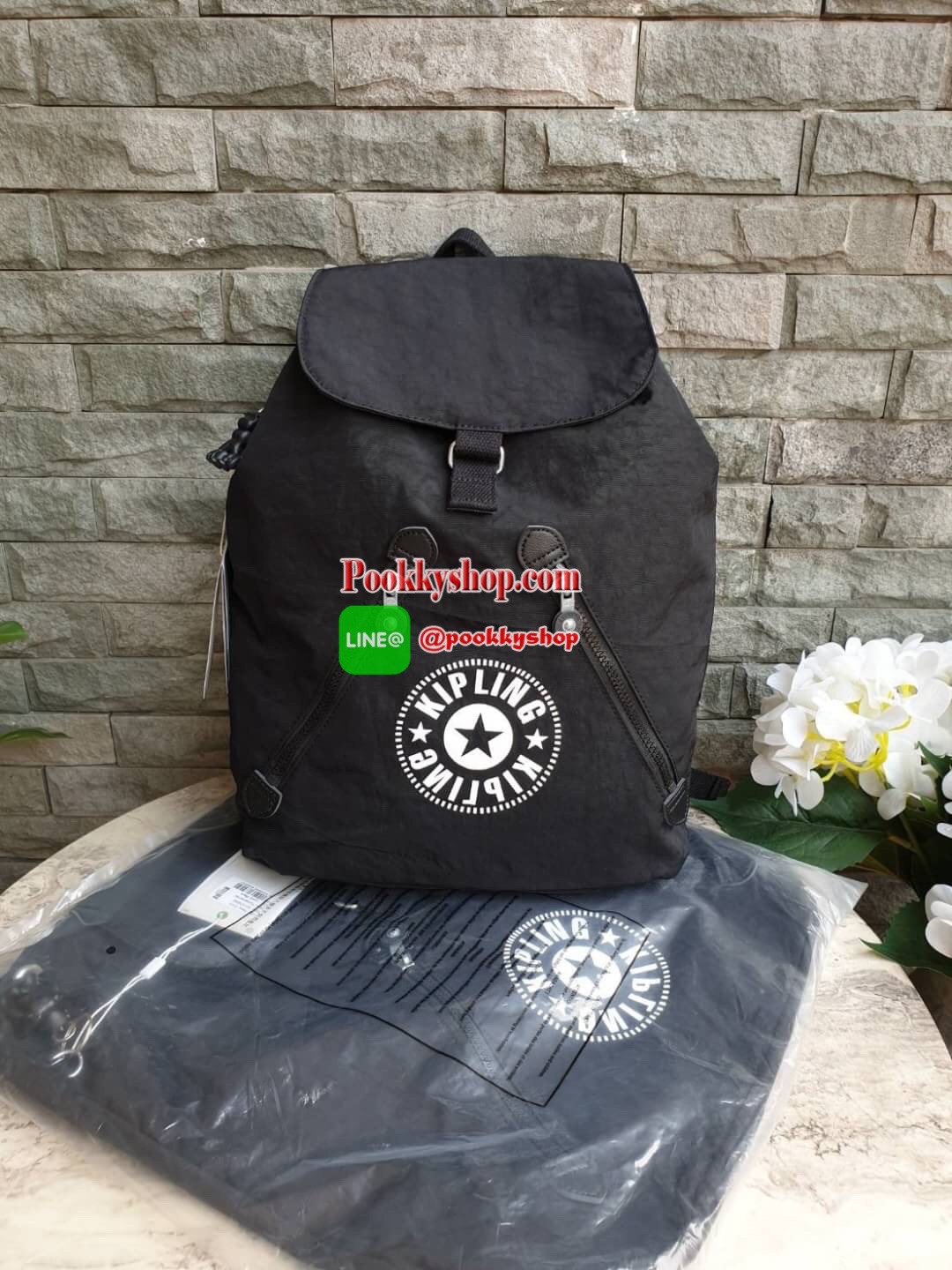 New Arrival Mochila Kipling Fundamental Active Tan Bl-Unico รุ่น K01374 Update แฟชั่นอย่างไม่สิ้นสุดด้วยกระเป๋าสะพาย จากแบรนด์ KIPLING มาพร้อมกับดีไซน์เก๋ สวยงาม โดเด่นเป็นเอกลักษณ์เฉพาะตัว ขนาดกำลังดี ผลิตจากวัสดุ Polyamide คุณภาพดี กันน้ำ แข็งแรง ทนทานต