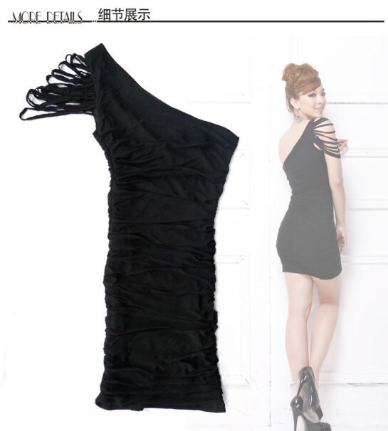 ชุดเดรสสั้น เดรสปาร์ตี้ เดรสออกงาน เดรสบ่าเฉียง แต่งไหล่ สีดำ เนื้อผ้ายืดเข้ารูป สวยเปรี่้ยว มากๆคะ เนื้อผ้าสวมใส่สบาย คะ+G-string