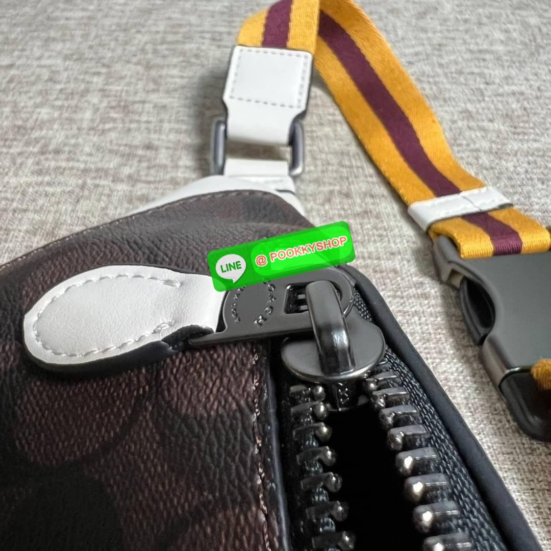 Coach Warren Belt Bag In Signature Canvas ( CB912 )With กระเป๋าคาดอก/เอว Coach Warren ในแคนวาสซิกเนเจอร์พร้อม ผ้าใบเคลือบซิกเนเจอร์และหนังลูกวัวอย่างดี ภายในกระเป๋ามัลติฟังก์ชั่น ปิดซิป ซับในผ้า กระเป๋าซิปด้านนอก สายปรับได้ ยาว 34 1/2" ใส่ได้เอว