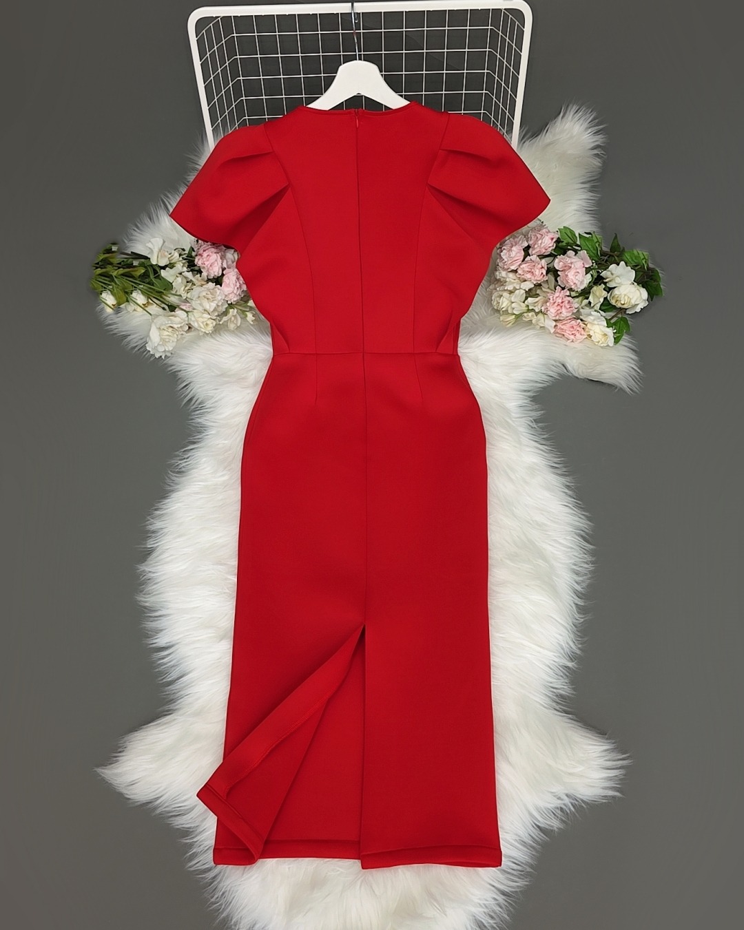 เดรสแฟชั่น เดรสเสื้อคอกลมผ่าหน้า แขนระบาย กระโปรงทรงสอบ