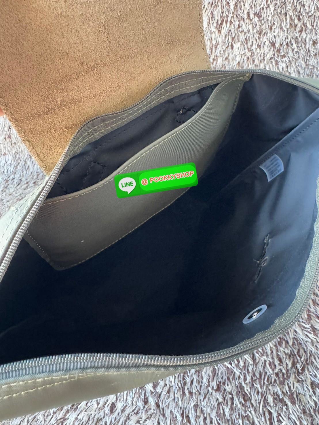 💕LONGCHAMP LE PLIAGE M BACKPACK กระเป๋าเป้น้ำหนักเบาพิเศษนี้ผลิตจากผ้าใบไนลอนรีไซเคิลที่ทนทานและพับเก็บได้ เหมาะสำหรับทุกโอกาส การออกแบบอเนกประสงค์และมีพื้นที่ภายในกว้างขวางที่สามารถเก็บแล็ปท็อปหรือโน๊ตบุ๊กได้ ในขณะที่สายสะพาย ปรับระดับได้ แมตช์ได