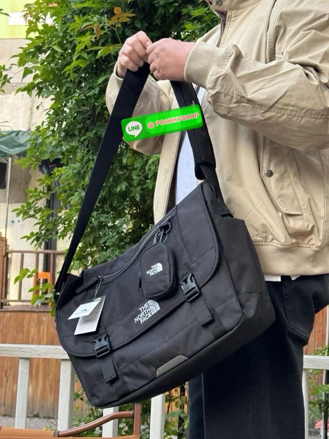 he North Face SUPER MESSENGER BAG L NN2PQ00J BLACK UNISEX 🔖กระเป๋าสะพายข้างมัลติฟังก์ชั่น! ทันสมัยและใช้งานได้หลากหลาย Item ที่ต้องมีเมื่อออกไปข้างนอก! ใช้งานได้จริงและมีสไตล์อเมริกันเทห์สุดๆ สามารถใช้ได้ทั้งผู้หญิงผู้ชาย สะพายไปทำงานไปเรียน เที่ย