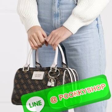 Guess Handbag with Small Shoulder Strap Tyren SG796605 New collection!! Guess ทรงหมอน ขนาดเล็ก ลายซิกเนเจอร์แบรนด์ ทรงหมอนยอดฮิต มีให้เลือก 5 สี สีสวยคลาสสิก เข้ากับง่ายกับทุกชุด ปิด/เปิด ด้วยซิป ภายในโล่งกว้าง แยกเป็นสัดส่วนใช้งาน ซับในตราแบรนด์