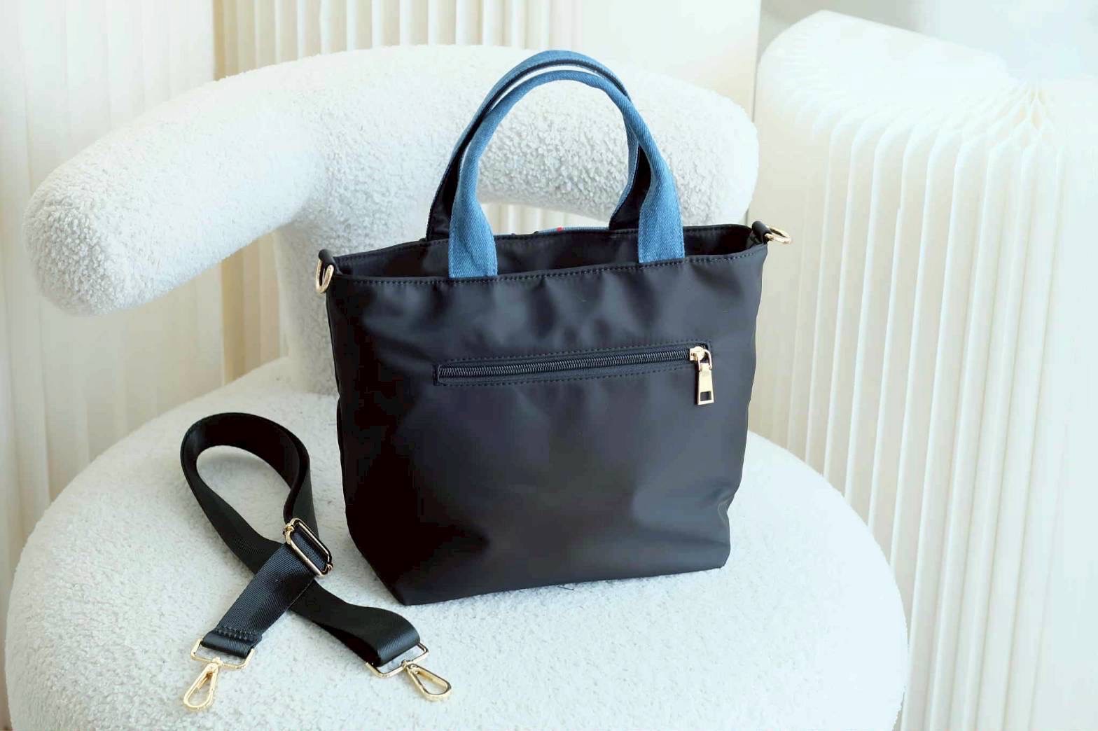 กระเป๋าผ้า Miszapatos แบรนด์ที่ญี่ปุ่นฮิตมาก ดีไซน์น่ารัก วัสดุผ้าไนล่อน เกรดหนา สามารถกันน้ำกันฝุ่นได้