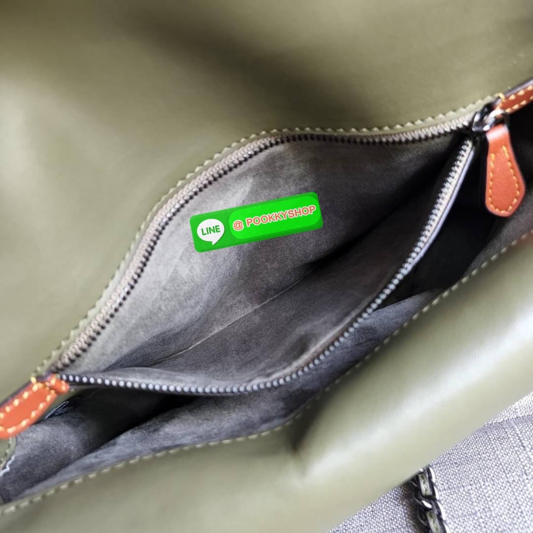 COACH Pillow Madison Shoulder Bag With Quilting (COACH C8560) สวยหรูมงลงมากแม๊ กระเป๋าสะพายข้าง คอสบอดี้ หรือสะพายไหล่คู่ สายโซ่สวยหรู วัสดุหนังแท้นิ่มมือ สัมผัสแล้วรับรองหลงเลยคะ ตัวล็อคแบบ Turnlock มีซับในผ้า ภายในช่องโล่ง มีช่องซิปแยก ด้านหลังกระเป๋ามี