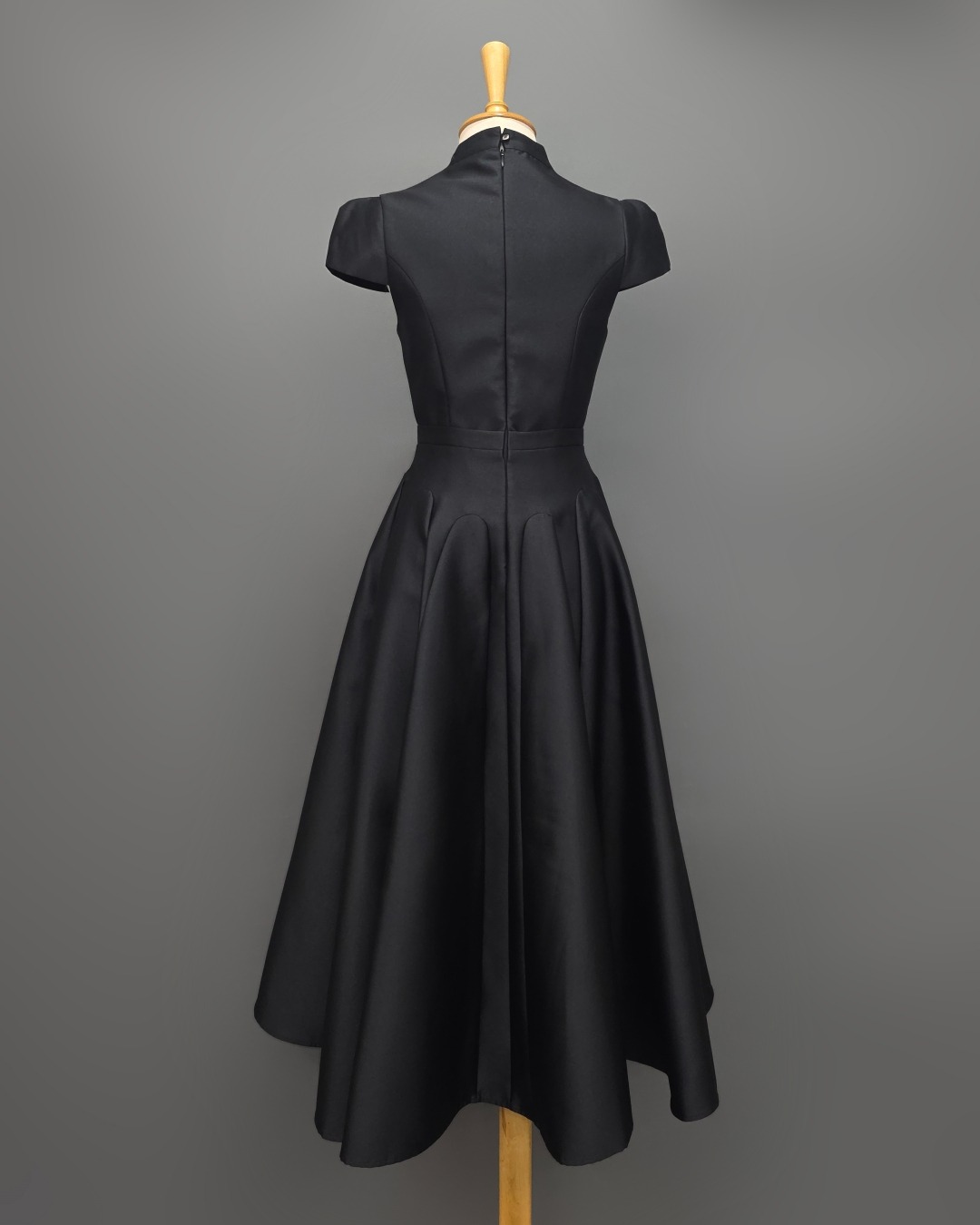 เดรสแฟชั่น เดรสเสื้อคอตั้ง แขนสั้น กระโปรงบาน