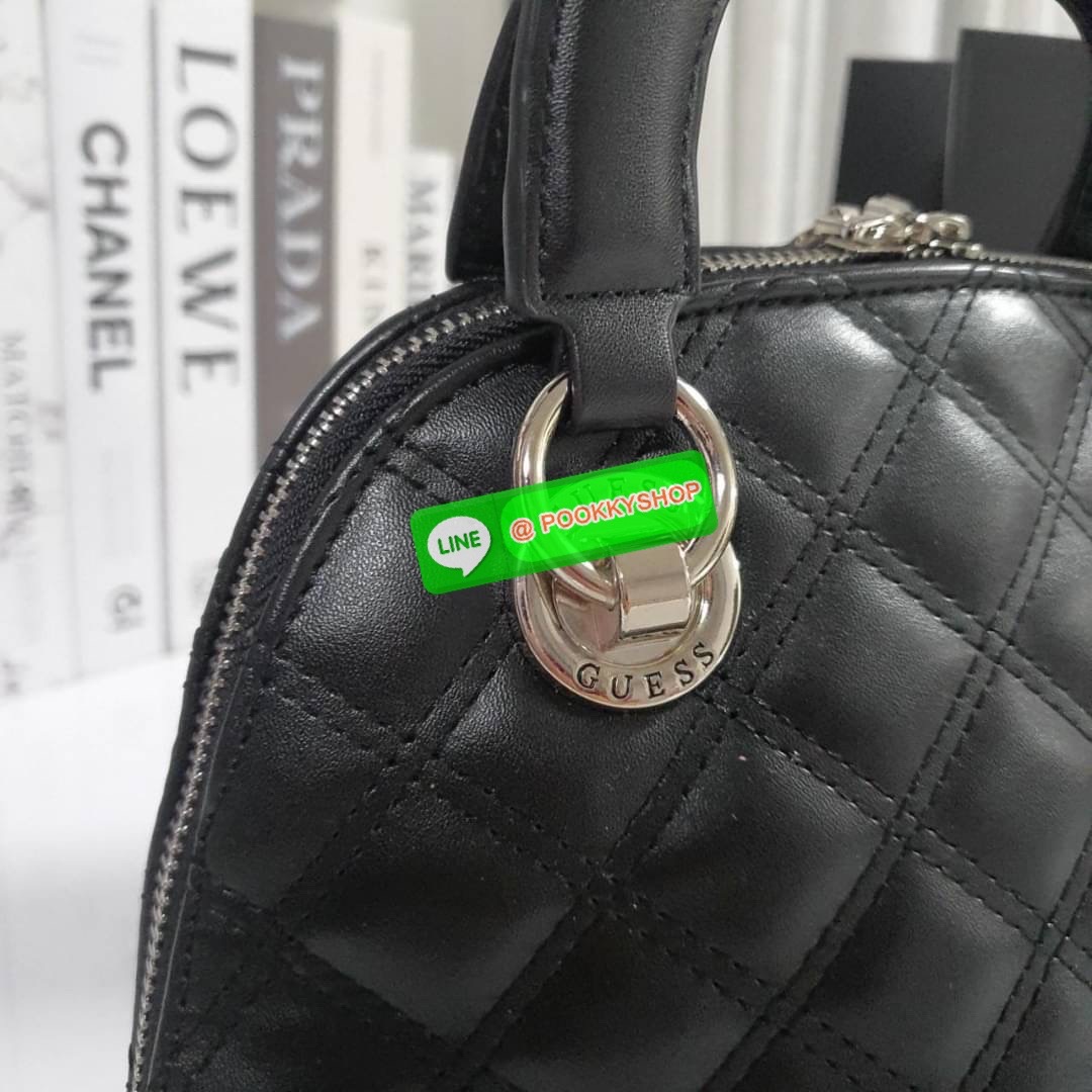 NEW ARRIVALS!! ✨ กระเป๋าถือทรงหรู GUESS CESSILY SMALL DOME SATCHEL HANDBAG วัสดุหนังสังเคราะห์นิ่มมืออะไหล่เงินทั้งใบ มีพวงกุญแจกิมมิคแบรนด์ประดับด้านหน้า เปิดปิดด้านซิปยาว ด้านในใส่กระเป๋าสตางค์ใบกลาง มือถือ ได้สะดวก พร้อมช่องซิป+ช่องใส่ของแยกให้