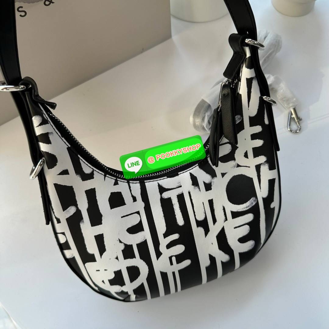 Charles&Keith แท้ Outlet ทรง hobo ใช้ได้ 2 แบบ ถือได้ สะพายได้