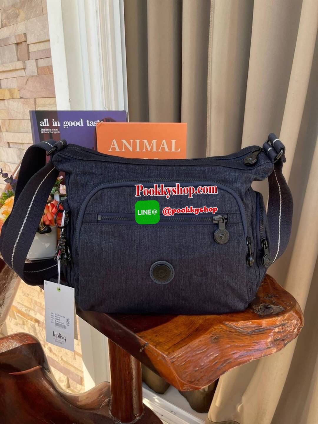 Kipling GABBIE S Crossbody Bag with Phone Compartment Bag กระเป๋าสะพายทรงครอสบอดี้ คอลเลคชั่นสุดฮิต แบบกระชับกับลำตัว วัสดุPolyamide100% มีช่องซิปใช้งานได้ทุกมุม ช่องใหญ่ภายในกว้าง ใส่มินิไอแพค กระเป๋าสตางค์ยาวและอื่นๆจุได้เยอะ สามารถสะพายได้ทั้งสายคู่และ