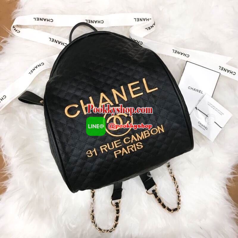 พร้อมส่งไอเท็มขายดี! NEW ARRIVAL! Chanel Backpack VIP Gift With Purchase (GWP) กระเป๋าสะพายเป้ Limited Edition พรีเมี่ยมกิ้ฟจาก Chanel Perfume Counter ขนาดใหญ่กำลังดี น้ำหนักเบา วัสดุหนังลายตารางด้านหน้าปักโลโก้แบรนด์หรู เปิดปิดด้วยซิปสะดวกใช้ หัวซิปแบรนด
